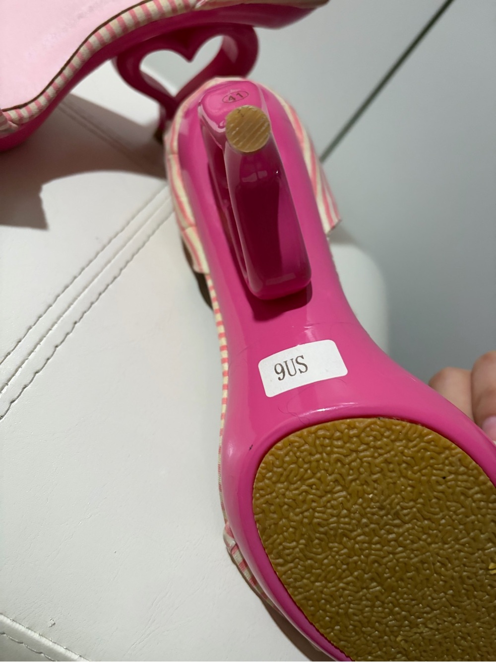 🩷🤍Pink/White Heart Heel🤍🩷 - Picture 4 of 5